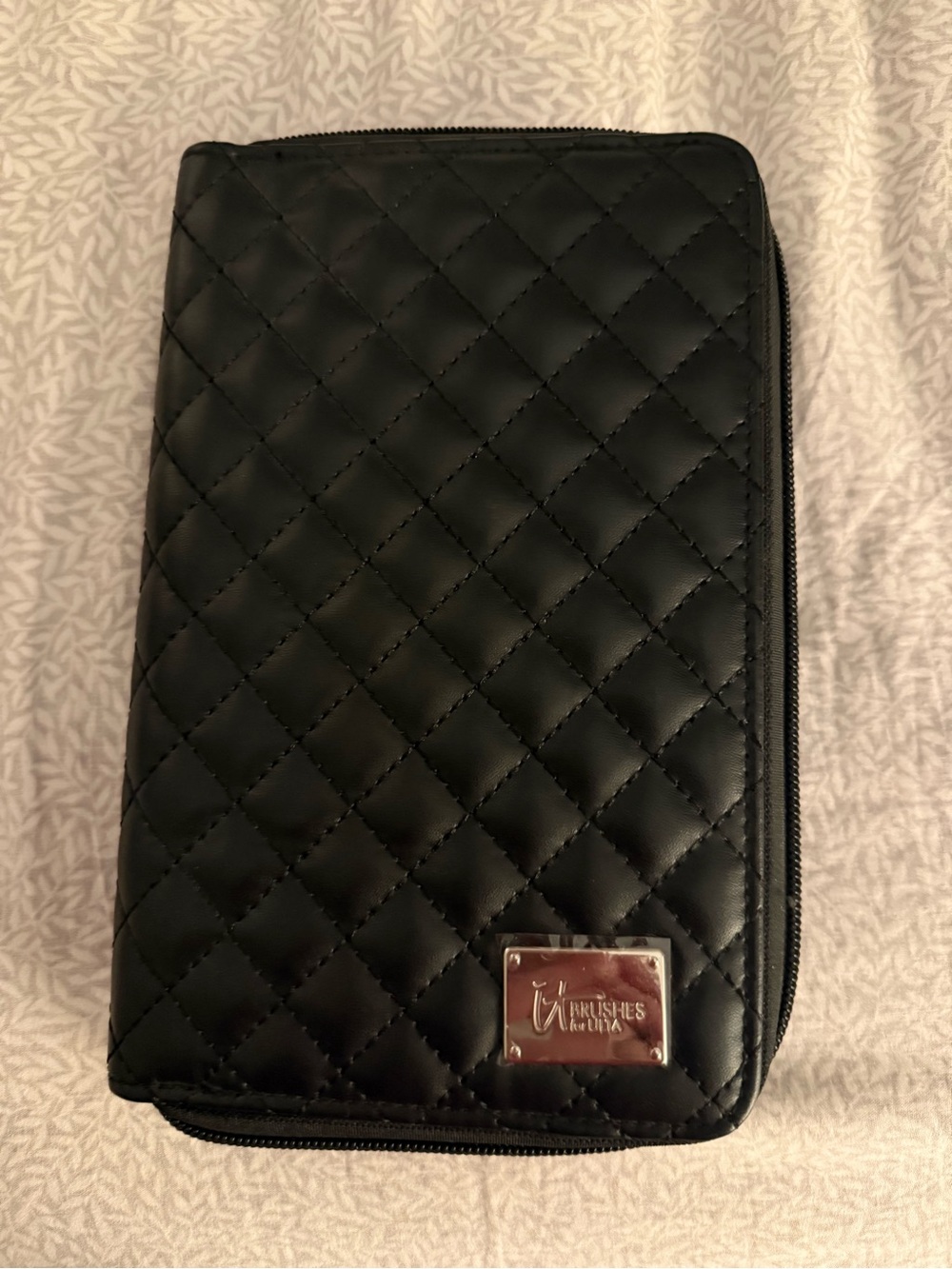It Cosmetics for Ulta Quilted Black Zip Makeup Brush Set with Case